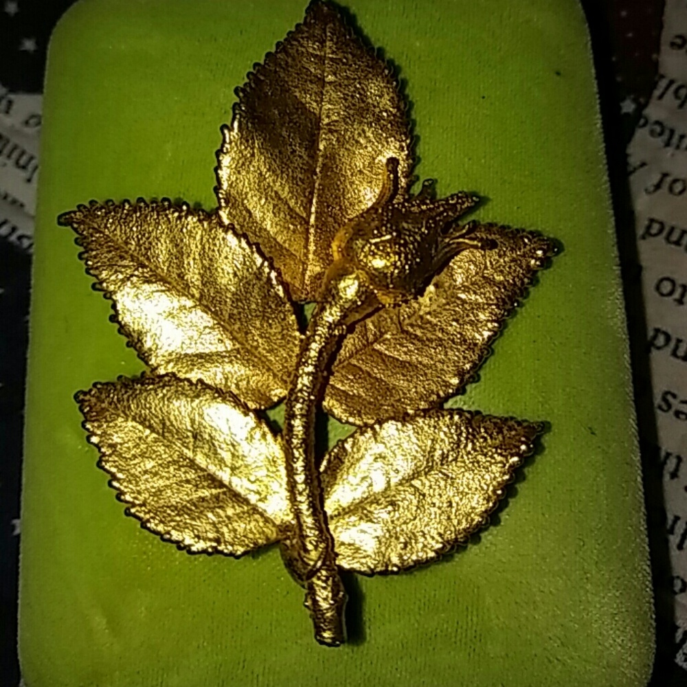 1980's Vintage gold plated new leaf broach